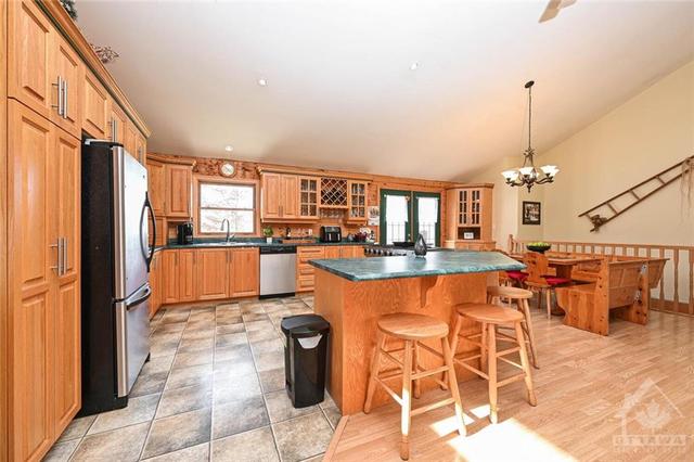 4 B12 Road, House detached with 3 bedrooms, 2 bathrooms and 10 parking in Rideau Lakes ON | Image 7
