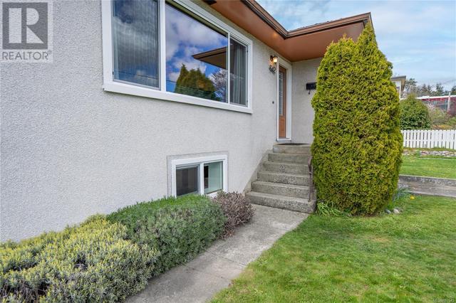 542 Joffre St, House detached with 4 bedrooms, 2 bathrooms and 1 parking in Esquimalt BC | Image 45