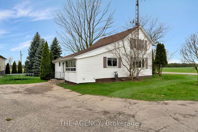 1784 Windham Centre Rd, House detached with 3 bedrooms, 1 bathrooms and 15 parking in Norfolk County ON | Image 2