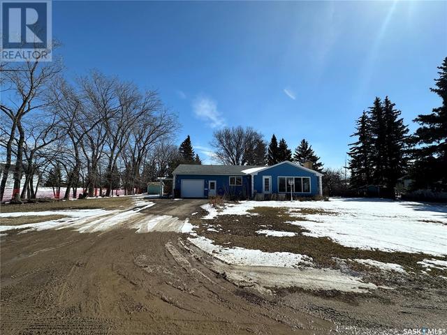 10 Phillips Street, House detached with 3 bedrooms, 2 bathrooms and null parking in Quill Lake SK | Image 2