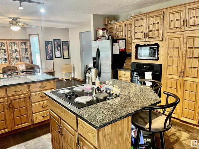 4126 46 St, House detached with 4 bedrooms, 2 bathrooms and null parking in Vegreville AB | Image 7