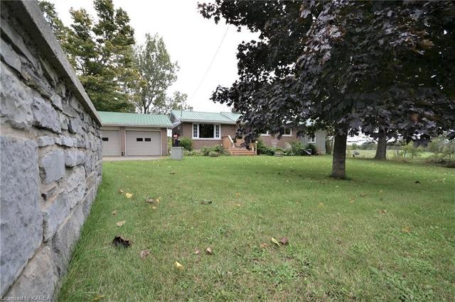 3552 Perth Road, House detached with 2 bedrooms, 1 bathrooms and 11 parking in South Frontenac ON | Image 34
