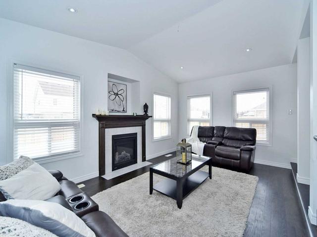 169 Mallory St, House detached with 3 bedrooms, 3 bathrooms and 3 parking in Clarington ON | Image 8