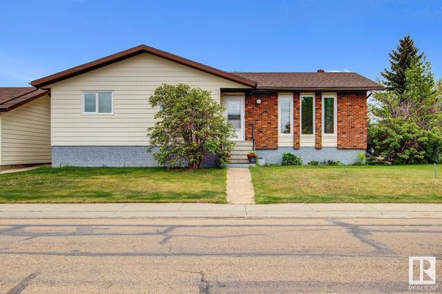 4145 48 St, House detached with 5 bedrooms, 2 bathrooms and null parking in Vegreville AB | Card Image