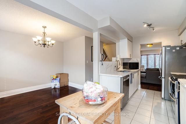 28 - 2 Clay Brick Crt, Townhouse with 3 bedrooms, 2 bathrooms and 2 parking in Brampton ON | Image 4