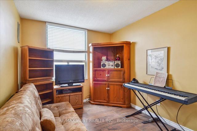 1601 - 5 Shady Gfwy, Condo with 3 bedrooms, 2 bathrooms and 1 parking in Toronto ON | Image 6