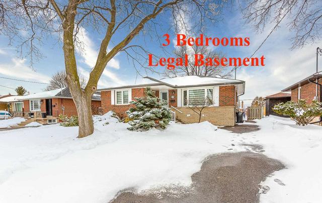 38 Carlyle Cres, House detached with 3 bedrooms, 3 bathrooms and 5 parking in Brampton ON | Image 1