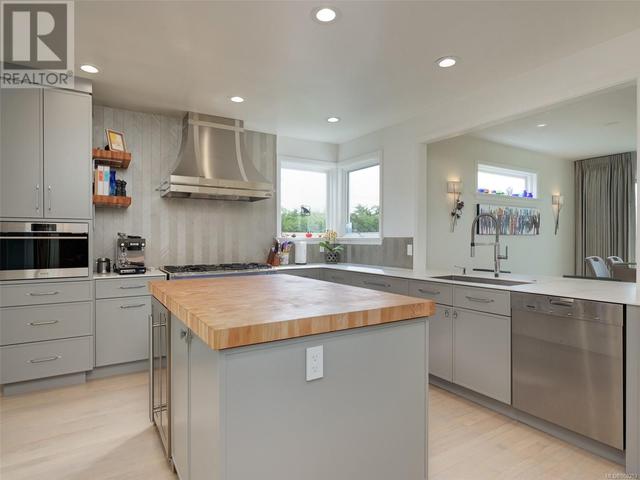 453 Oliver St, House detached with 5 bedrooms, 4 bathrooms and 4 parking in Oak Bay BC | Image 19