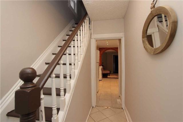 7 Maple St, House detached with 4 bedrooms, 2 bathrooms and 3 parking in Oshawa ON | Image 2