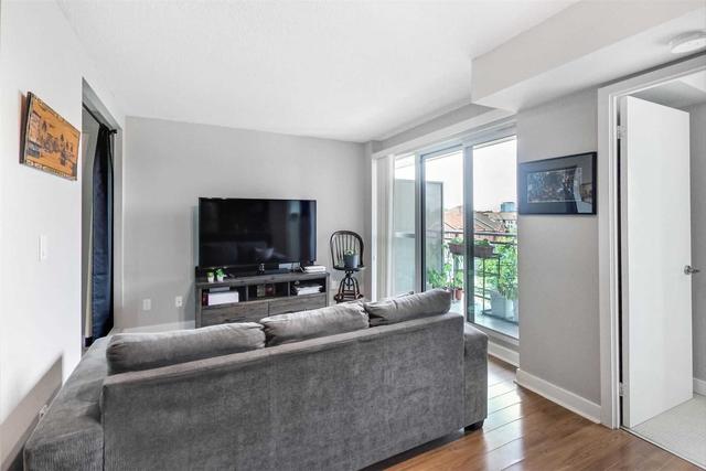 428 - 120 Dallimore Circ, Condo with 2 bedrooms, 1 bathrooms and 1 parking in Toronto ON | Image 2