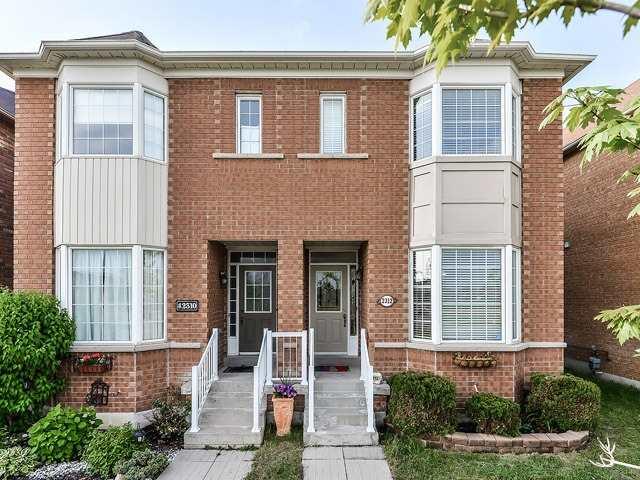 2312 Bur Oak Ave, House semidetached with 3 bedrooms, 3 bathrooms and 3 parking in Markham ON | Image 2