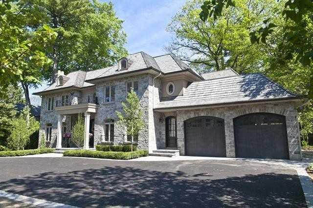 1012 Rebecca St, House detached with 4 bedrooms, 3 bathrooms and 6 parking in Oakville ON | Image 2