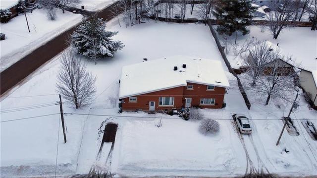 22 Hoffman Street, Home with 7 bedrooms, 3 bathrooms and 4 parking in Petawawa ON | Image 4