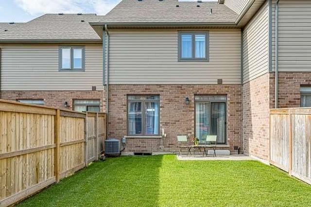 323 Frances Ave, Townhouse with 3 bedrooms, 3 bathrooms and 3 parking in Hamilton ON | Image 7