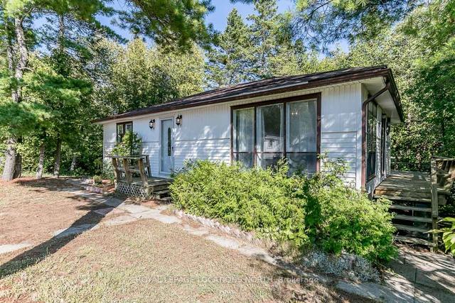 832 River Rd E, House detached with 3 bedrooms, 1 bathrooms and 2 parking in Wasaga Beach ON | Image 1
