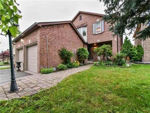 15 Carnelly Cres, House detached with 3 bedrooms, 4 bathrooms and 2 parking in Ajax ON | Image 2