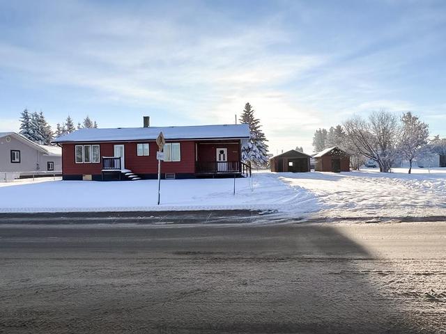 10109 101 Avenue, House detached with 3 bedrooms, 1 bathrooms and 8 parking in Mackenzie County AB | Image 5