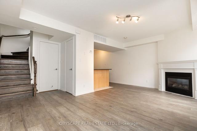 1019 - 18 Laidlaw St, Townhouse with 2 bedrooms, 2 bathrooms and 1 parking in Toronto ON | Image 6