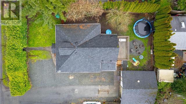 635 Haliburton St, House detached with 3 bedrooms, 2 bathrooms and 4 parking in Nanaimo BC | Image 2