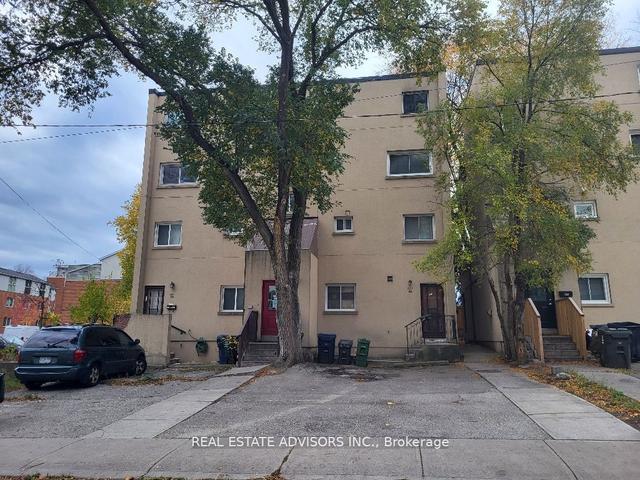 201 - 829 Richmond St W, Townhouse with 3 bedrooms, 2 bathrooms and 1 parking in Toronto ON | Image 1