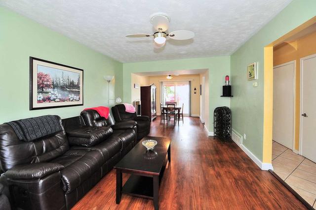 135 St Lucie Dr, House semidetached with 4 bedrooms, 1 bathrooms and 3 parking in Toronto ON | Image 20
