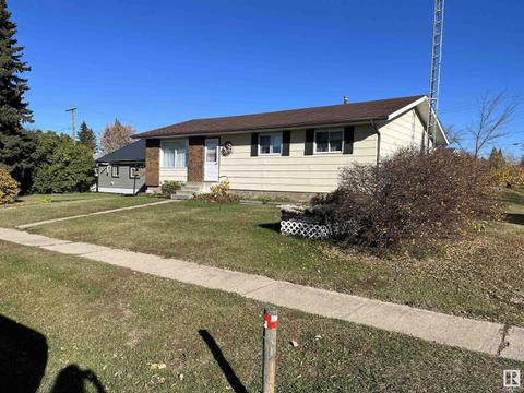 4815 52 St, House detached with 3 bedrooms, 1 bathrooms and null parking in Glendon AB | Card Image