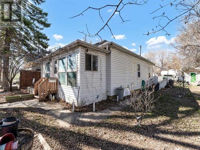 932 Elm Street Se, House detached with 2 bedrooms, 1 bathrooms and 3 parking in Medicine Hat AB | Image 4