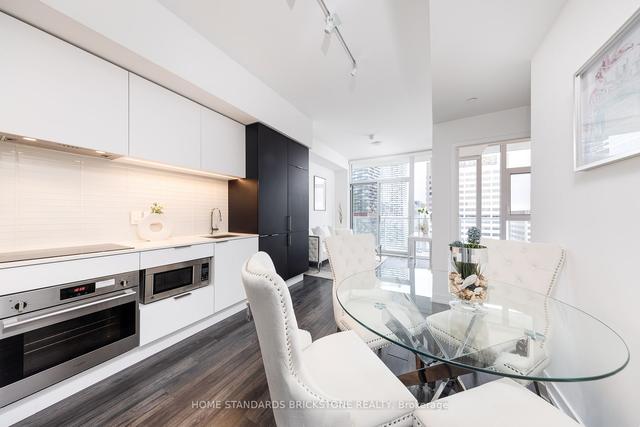 2608 - 33 Helendale Ave, Condo with 2 bedrooms, 1 bathrooms and 0 parking in Toronto ON | Image 5