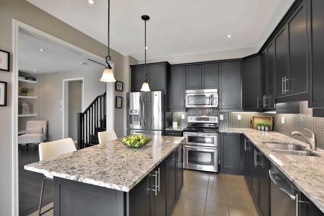 208 Ruhl Dr, House detached with 3 bedrooms, 4 bathrooms and 3 parking in Milton ON | Image 2