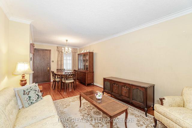 27 Madawaska Ave, House detached with 2 bedrooms, 2 bathrooms and 5 parking in Toronto ON | Image 2