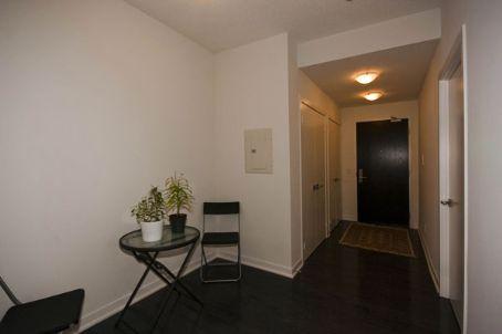 1006 - 770 Bay St, Condo with 2 bedrooms, 2 bathrooms and 1 parking in Toronto ON | Image 4