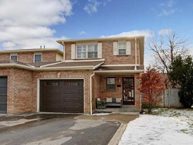 66 Dumfries Ave, House attached with 3 bedrooms, 3 bathrooms and 3 parking in Brampton ON | Image 1