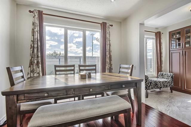 35h View Green Cres, House attached with 3 bedrooms, 4 bathrooms and 4 parking in Toronto ON | Image 6