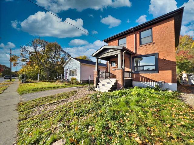 232 Burk St, House detached with 3 bedrooms, 3 bathrooms and 4 parking in Oshawa ON | Image 1