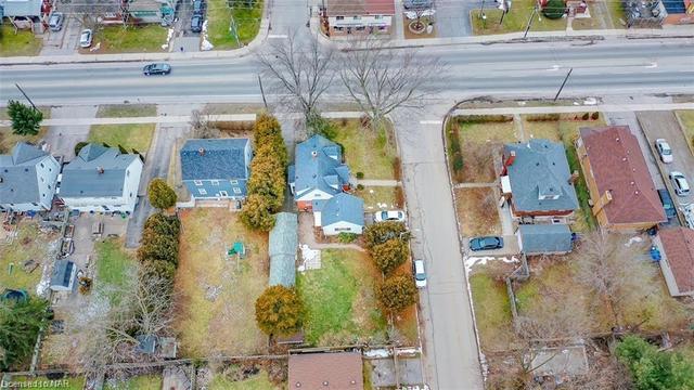 6198 Delaware Street, House detached with 2 bedrooms, 3 bathrooms and 6 parking in Niagara Falls ON | Image 5