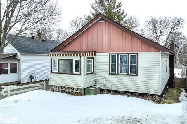 283 John Street, House detached with 4 bedrooms, 2 bathrooms and null parking in Orillia ON | Image 1