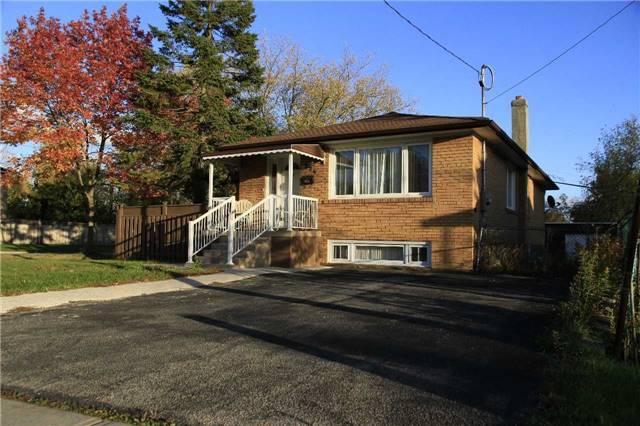 926 Fourth St, House detached with 3 bedrooms, 2 bathrooms and 4 parking in Mississauga ON | Image 1
