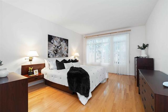 2 Dale Meadow Way, Condo with 3 bedrooms, 3 bathrooms and 3 parking in Markham ON | Image 7