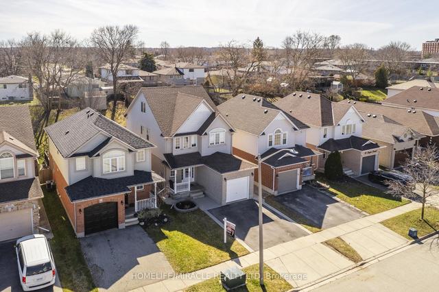 72 Chrysler Cres, House detached with 3 bedrooms, 3 bathrooms and 3 parking in Cambridge ON | Image 12