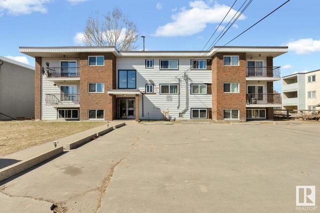 301 - 10949 109 St Nw, Condo with 2 bedrooms, 1 bathrooms and 1 parking in Edmonton AB | Image 3