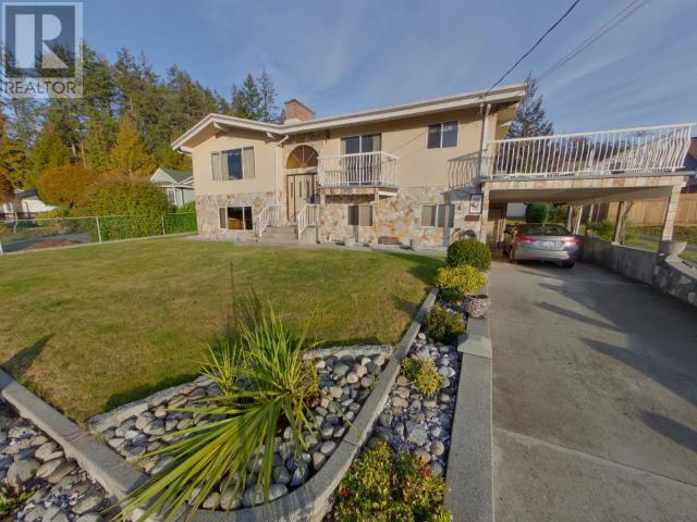 4688 Fernwood Ave, House detached with 5 bedrooms, 2 bathrooms and 2 parking in Powell River BC | Card Image