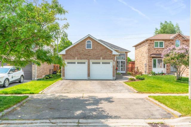 51 Mccullough Cres, House detached with 3 bedrooms, 1 bathrooms and 4 parking in Halton Hills ON | Image 1