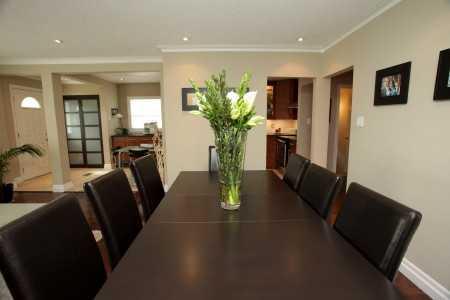 80 Deanvar Ave, House detached with 3 bedrooms, 2 bathrooms and 4 parking in Toronto ON | Image 2