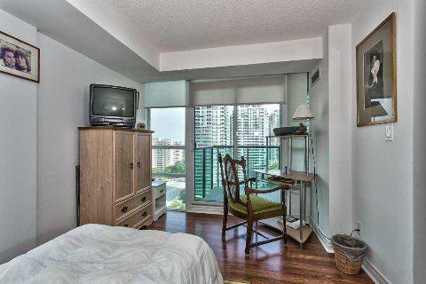 1903 - 208 Enfield Pl, Condo with 2 bedrooms, 2 bathrooms and 1 parking in Mississauga ON | Image 9
