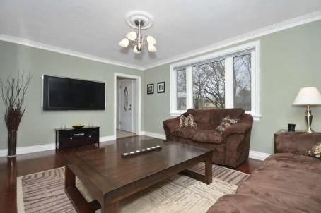 Upper - 219 Burndale Ave, House detached with 2 bedrooms, 2 bathrooms and 3 parking in Toronto ON | Image 6