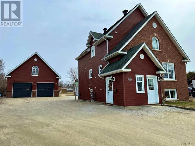 15 Superior St, House semidetached with 6 bedrooms, 2 bathrooms and null parking in Kapuskasing ON | Image 1
