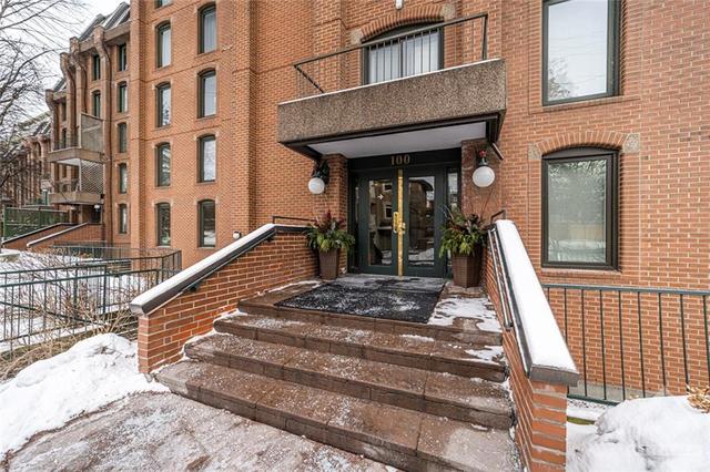 4 - 100 Rideau Terrace, Condo with 2 bedrooms, 2 bathrooms and 1 parking in Ottawa ON | Card Image