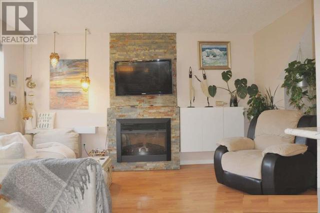 204 - 8140 Colonial Drive, House attached with 3 bedrooms, 2 bathrooms and 1 parking in Richmond BC | Image 2
