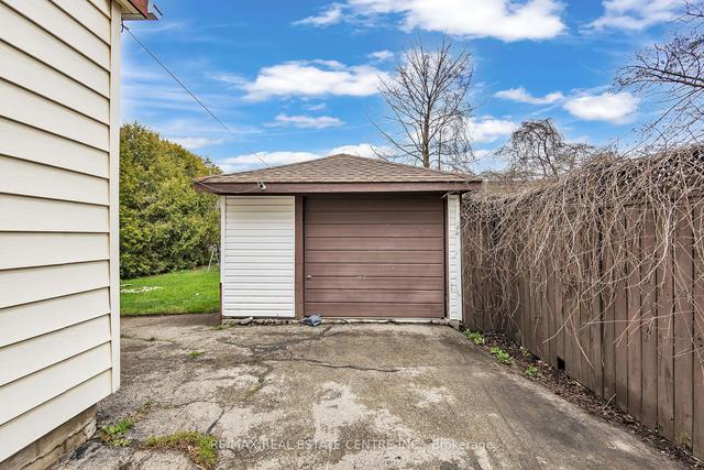 112 Kehl St, House detached with 2 bedrooms, 1 bathrooms and 7 parking in Kitchener ON | Image 20