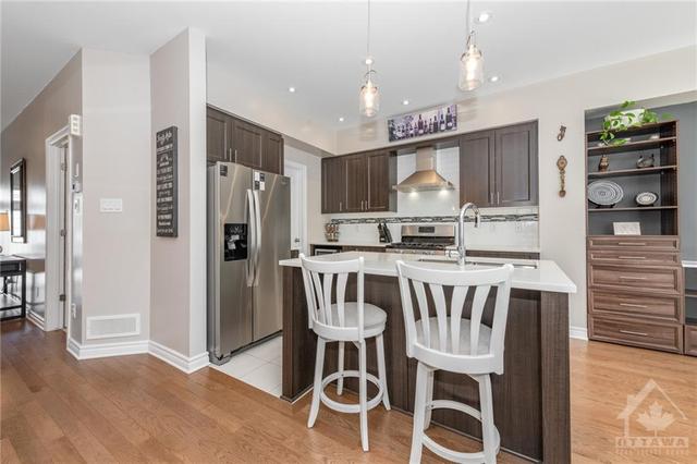 754 Putney Crescent, Townhouse with 4 bedrooms, 4 bathrooms and 2 parking in Ottawa ON | Image 8